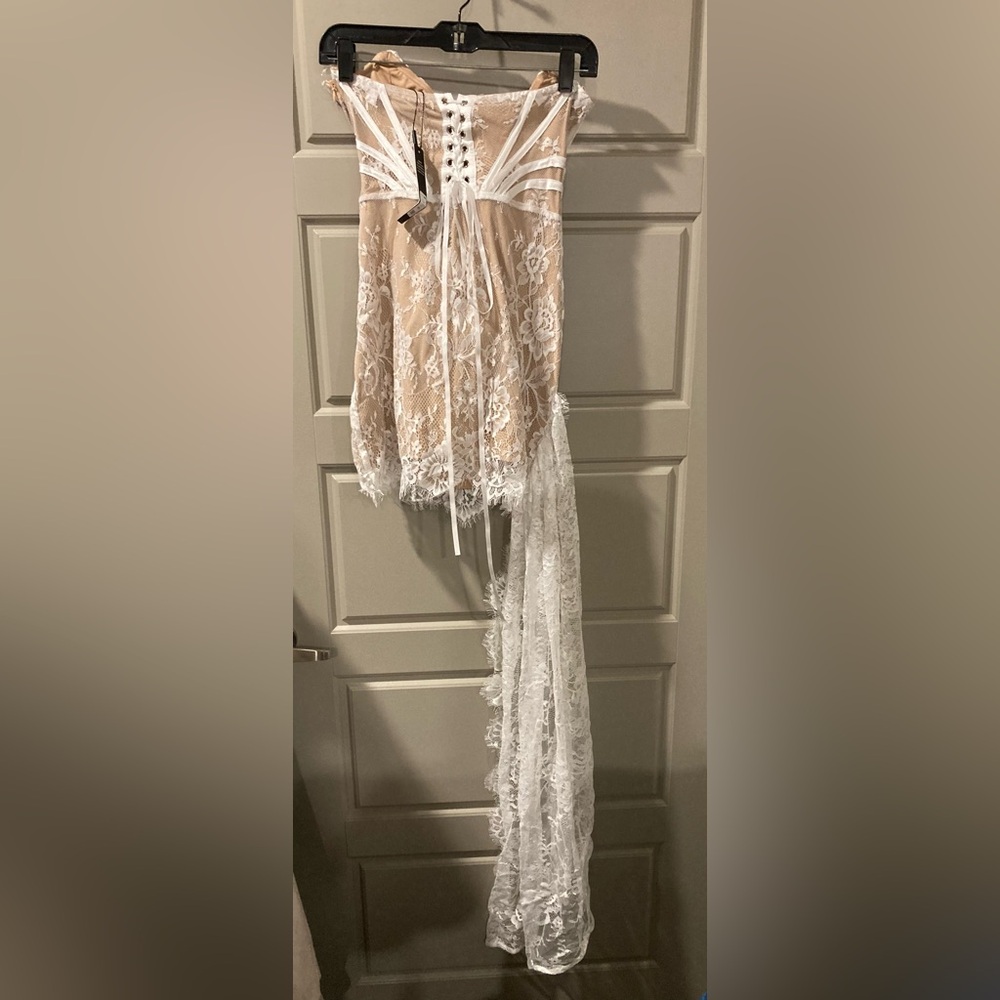 Elegant White Lace Corset Mini Dress - Picture 5 of 9